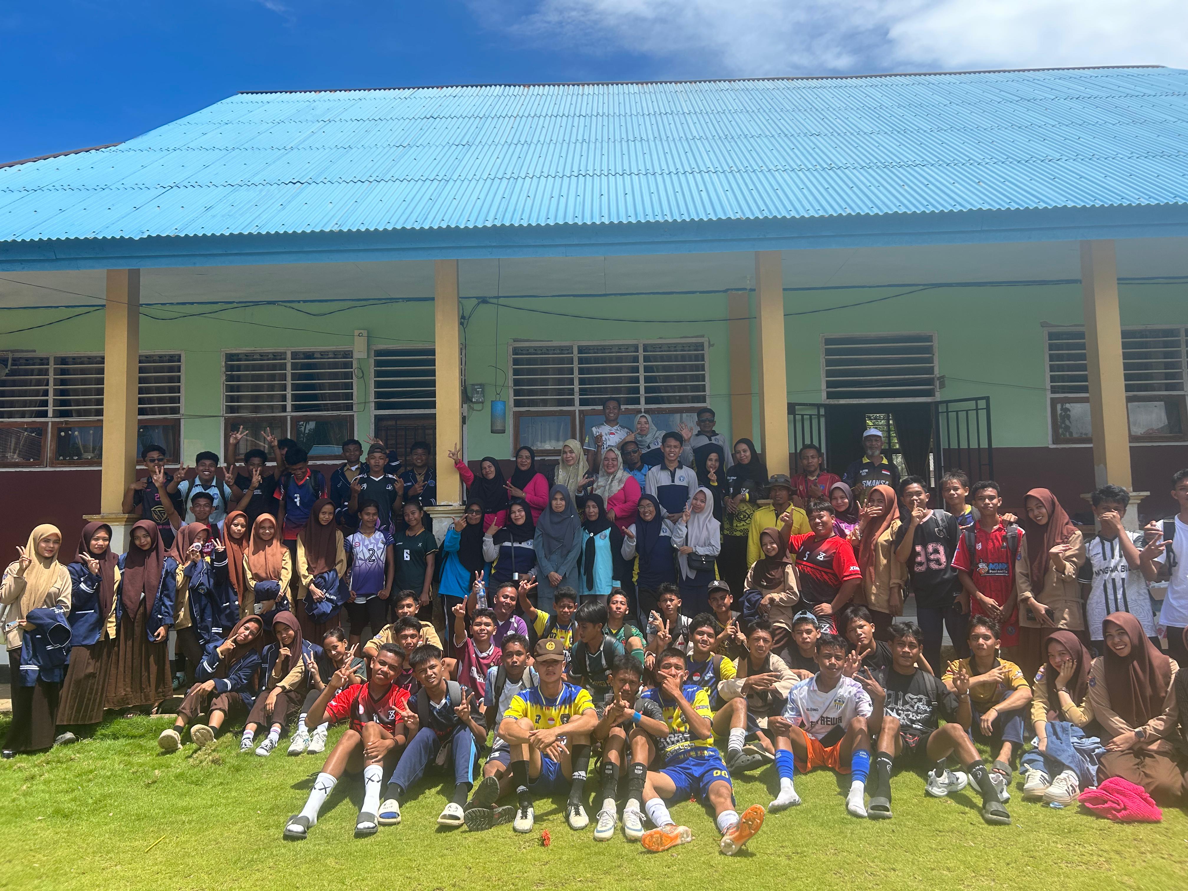 Jalin Persahabatan, SMA Negeri 1 Wawonii Timur dan SMA Negeri 1 Wawonii Tenggara Gelar Pertandingan Olahraga Bersama